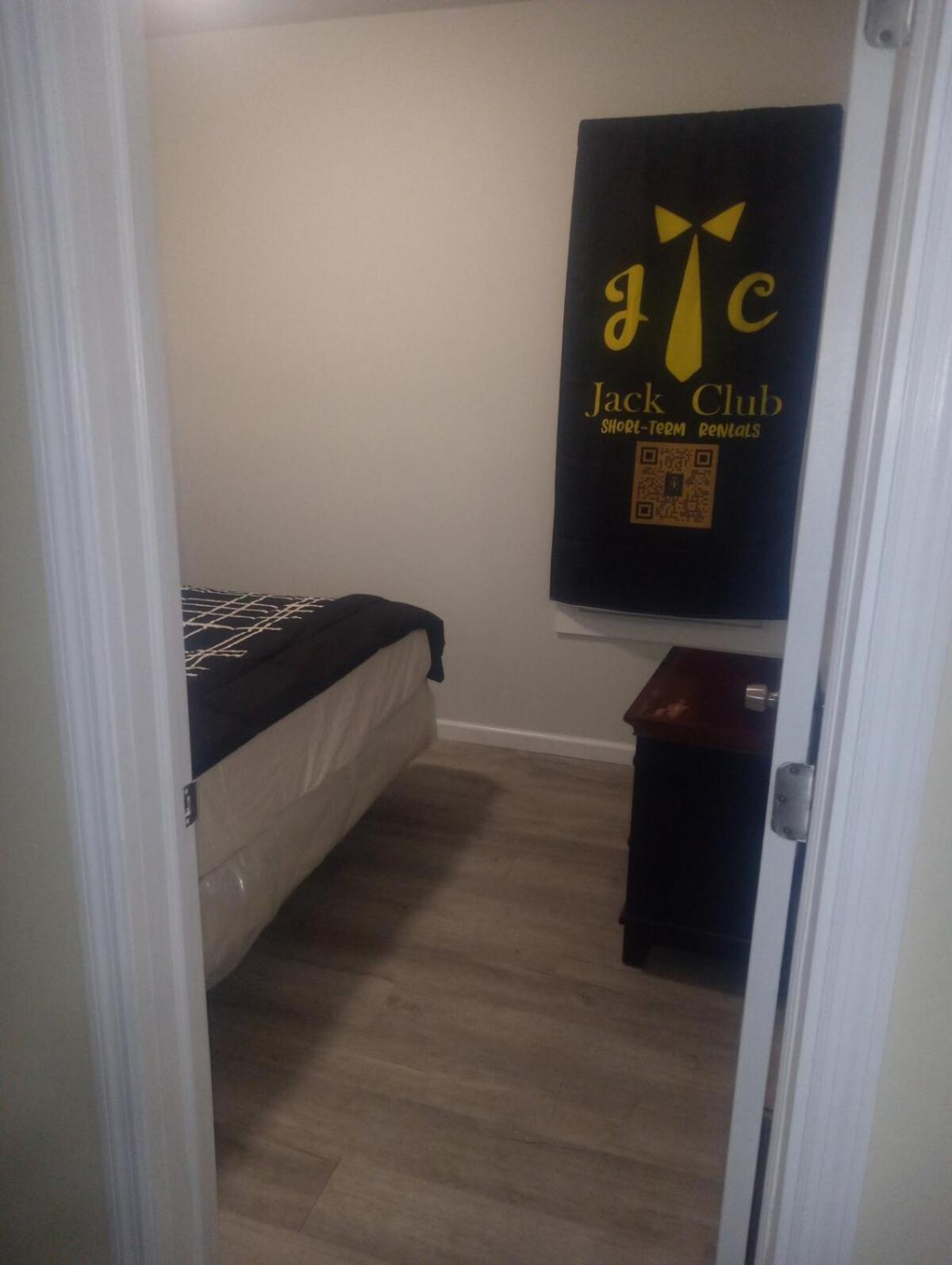 3 Bedroom With Free Parking * Schenectady