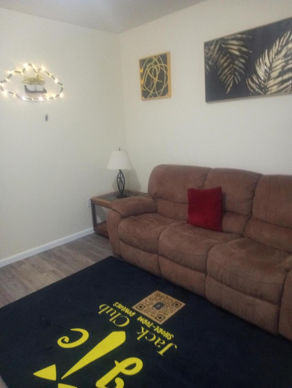 3 Bedroom With Free Parking Schenectady